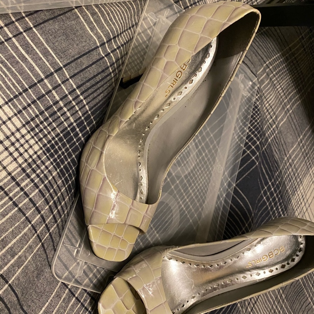 BCBG heels - Picture 2 of 4